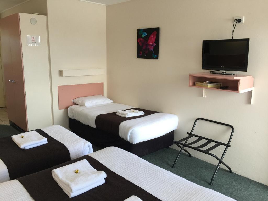 Caloundra Suncourt Motel Room photo