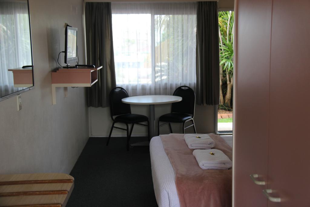 Caloundra Suncourt Motel Room photo